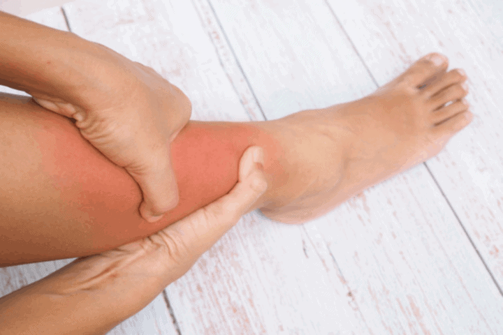 massaggio linfodrenaggio per sgonfiare le gambe
